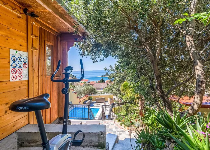 Holiday home Beautiful In With Sauna Banjol